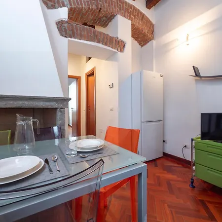 Xenia - Historic Two-room In Navigli Area Apartamento